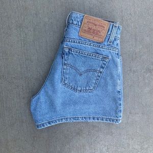 Black tab vintage Levi’s shorts